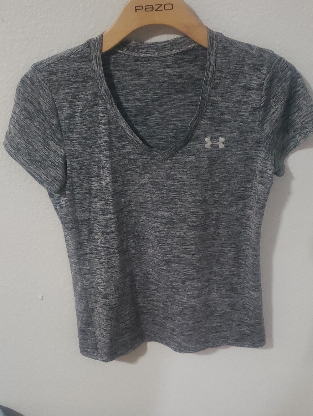 Under Armour Women’s Heathered V-Neck Short Sleeve Tee